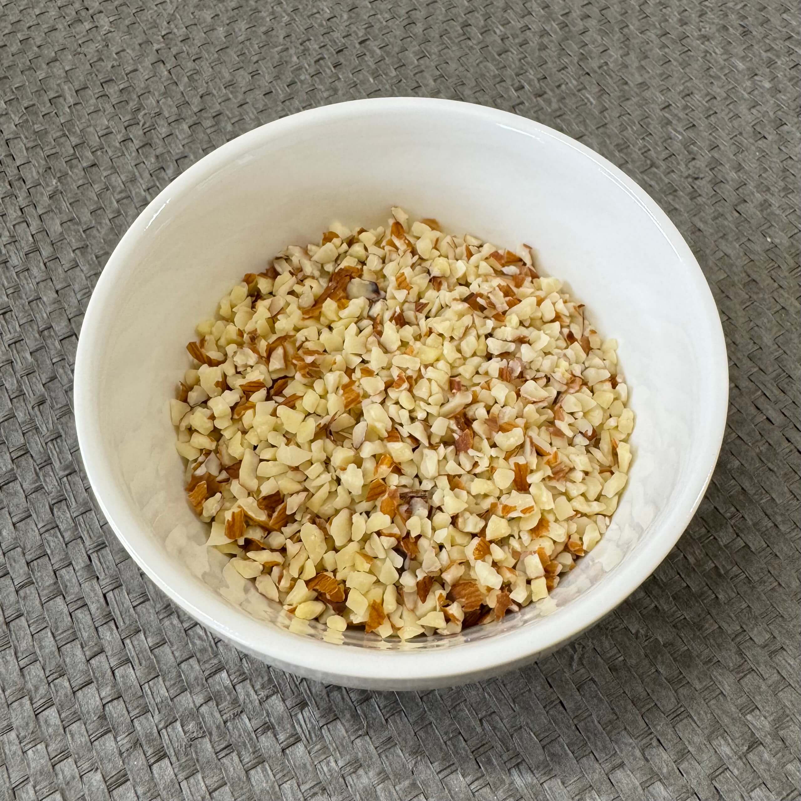 サガミ | 皮付アーモンド16割 / 1kg