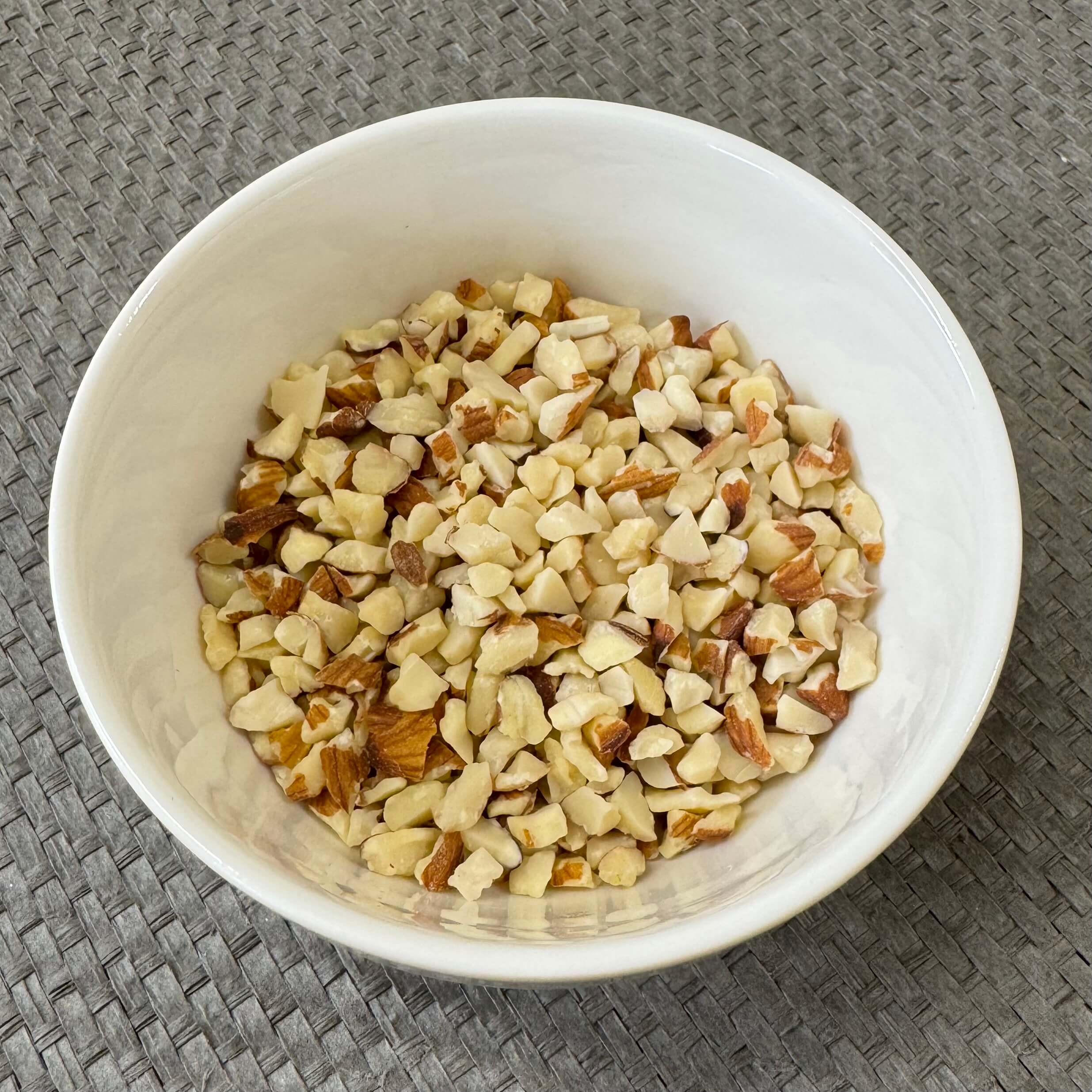 サガミ | 皮付きアーモンド8割 / 1kg